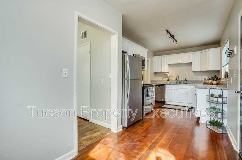 1040 E Linden St - Photo 6 of 21