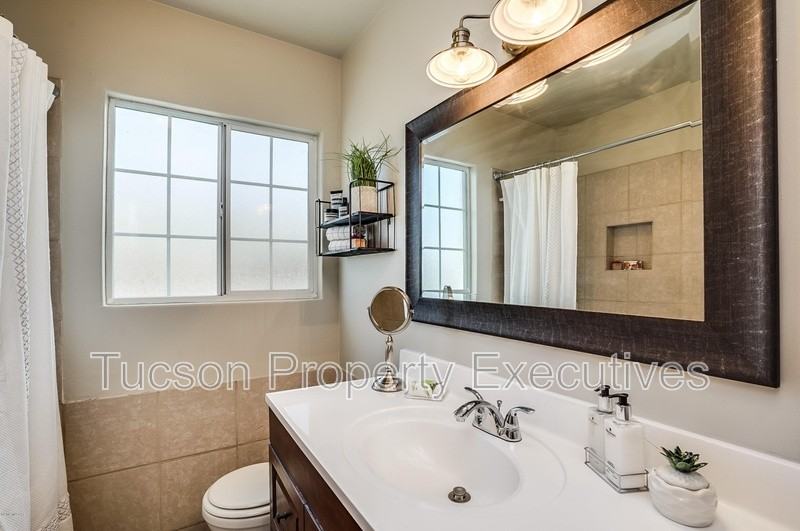 1040 E Linden St - Photo 7 of 21