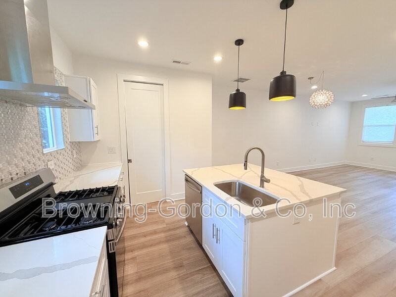 805 Cherokee Ave #4 - Photo 7 of 15