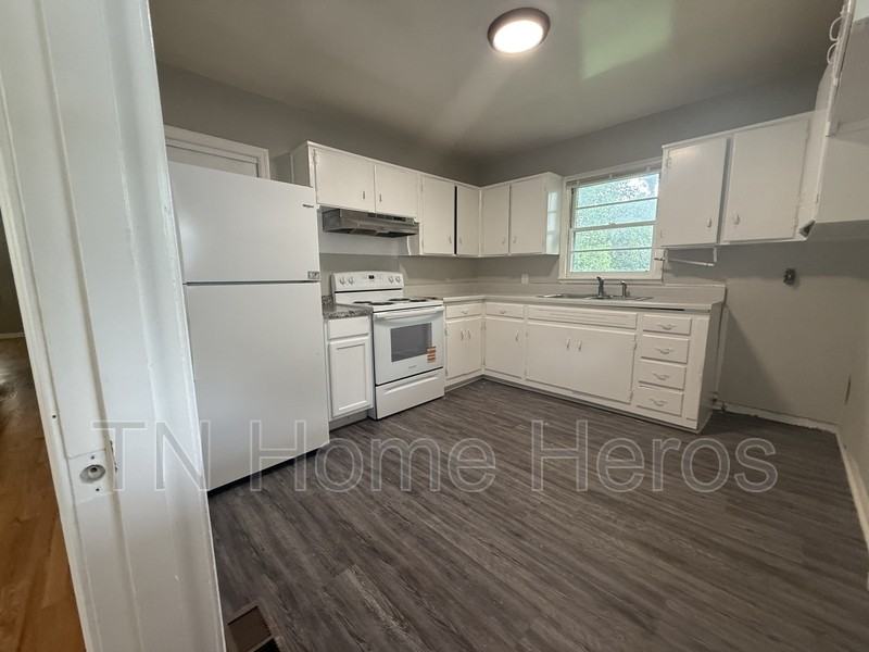 2810 Cecil Ave - Photo 3 of 10