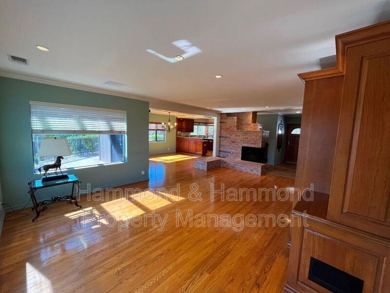 15451 Deerhorn Rd - Photo 5 of 28