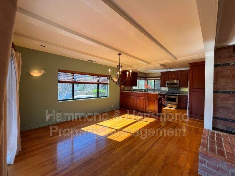 15451 Deerhorn Rd - Photo 7 of 28