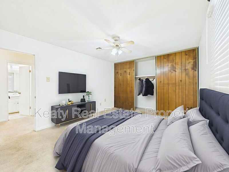 201 Fox Run Ave - Photo 4 of 23