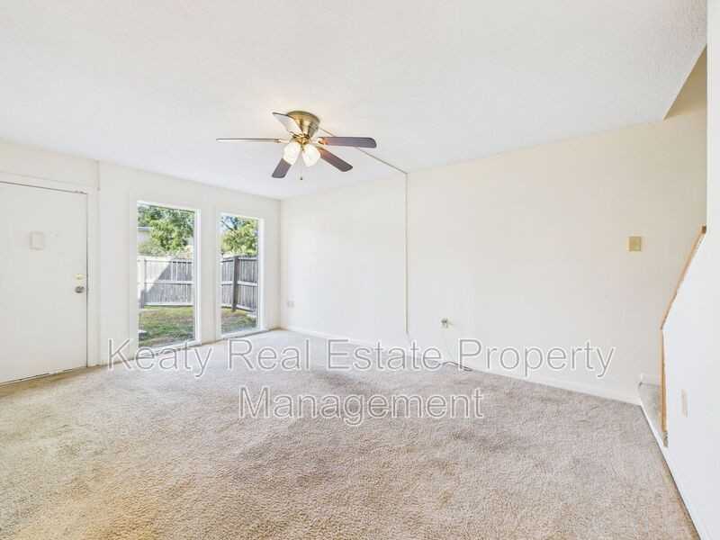 201 Fox Run Ave - Photo 5 of 23