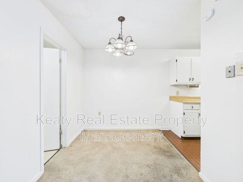 201 Fox Run Ave - Photo 6 of 23
