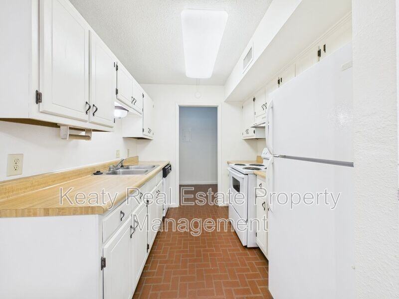201 Fox Run Ave - Photo 7 of 23