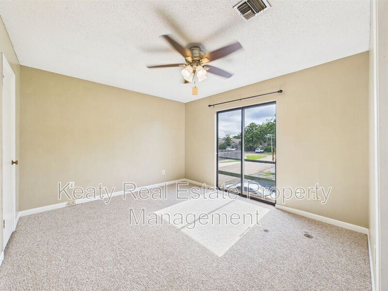 307 Cougar Rdg #1 - Photo 3 of 10