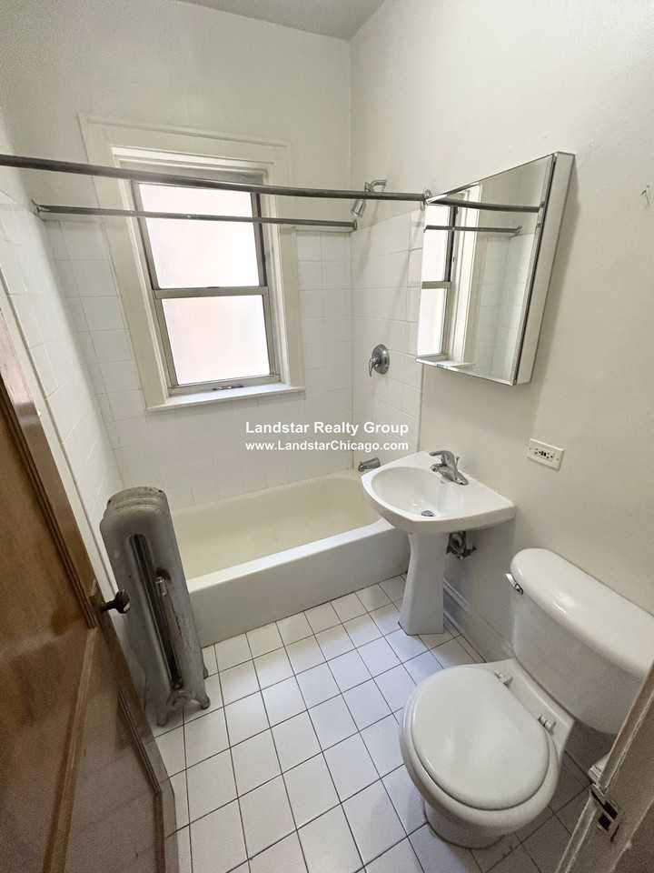 828 S Austin Blvd #1K - Photo 3 of 13