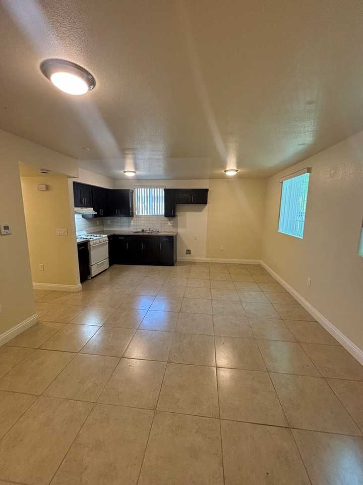 148 East 84th Place - Photo 3 of 21