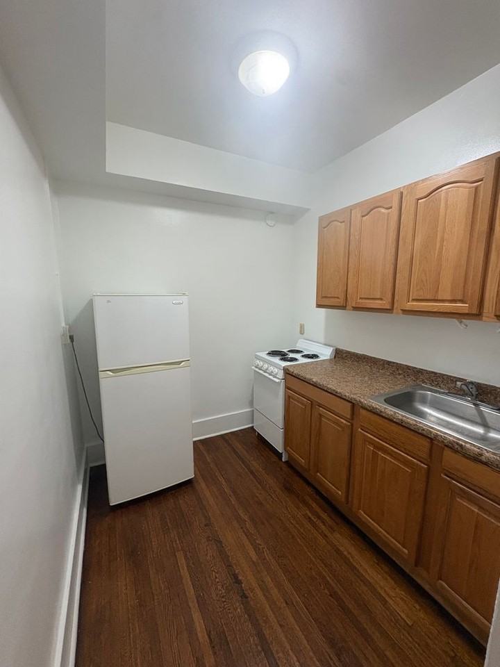 325 Alexander St. - Photo 2 of 5