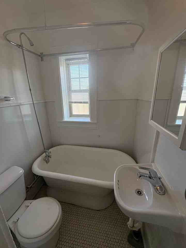 325 Alexander St. - Photo 5 of 5