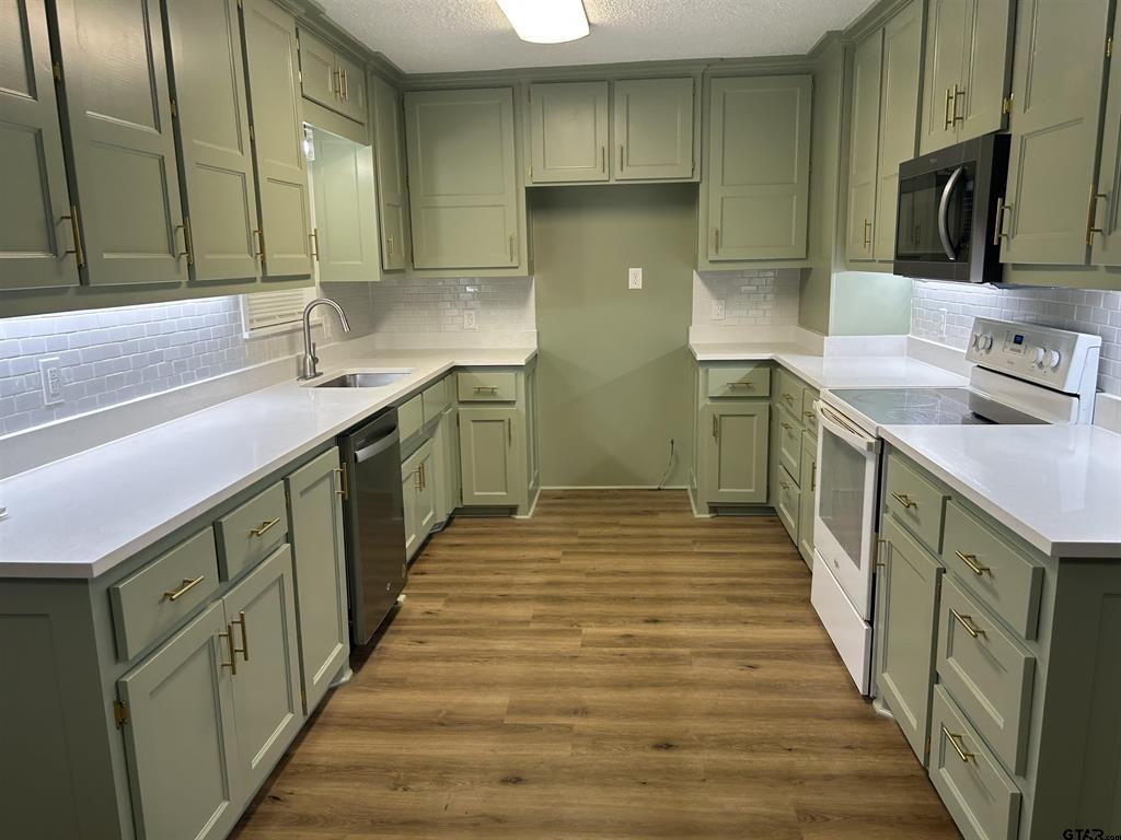 207 Betts Dr - Photo 4 of 11