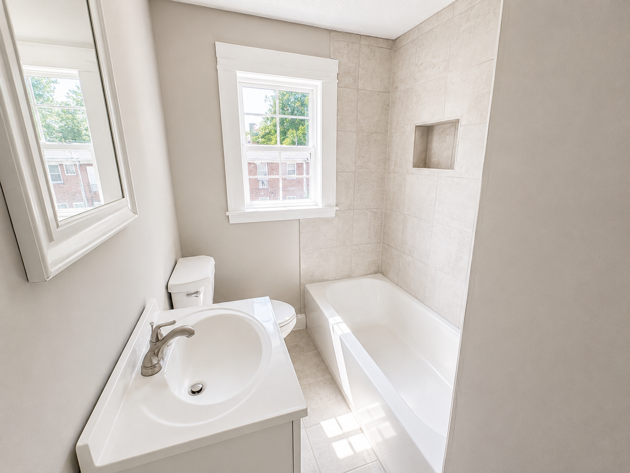2028 Amity Ave - Photo 5 of 9