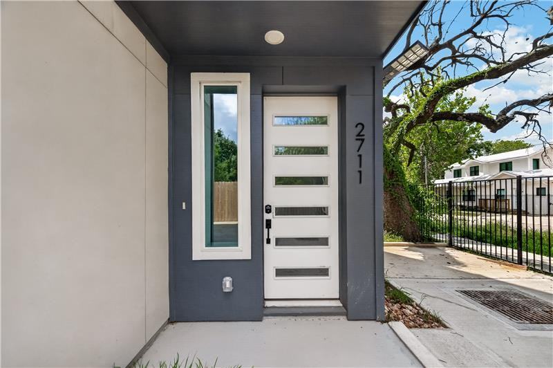2711 Dennis St - Photo 4 of 38