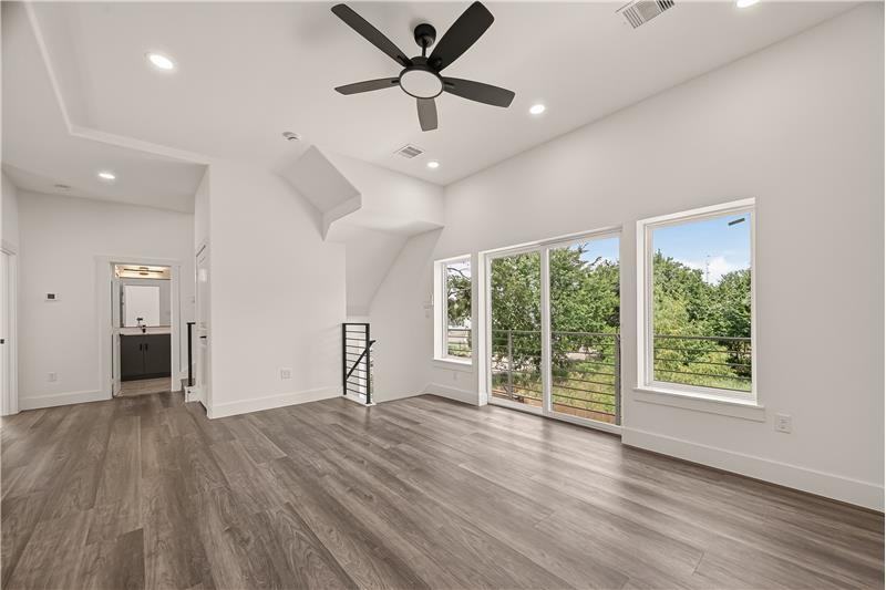 2711 Dennis St - Photo 6 of 38