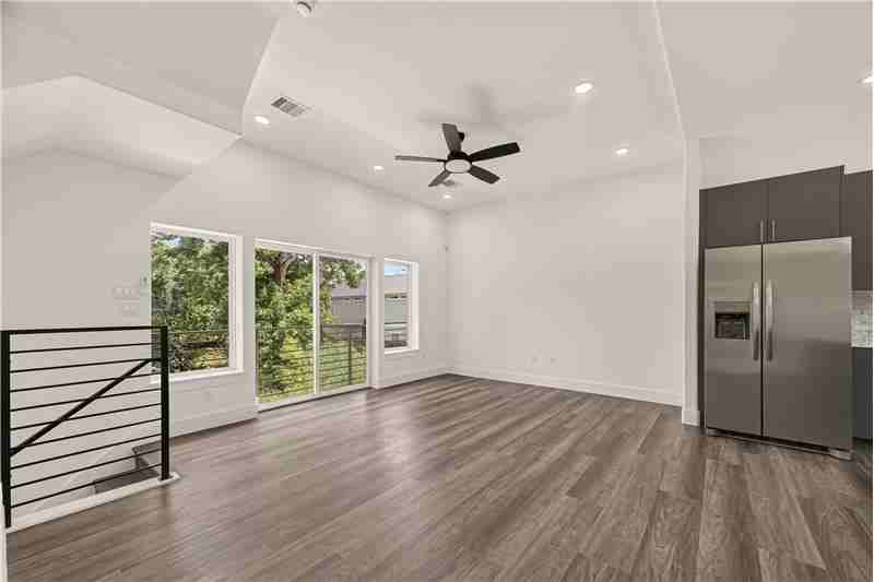 2711 Dennis St - Photo 7 of 38