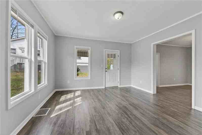 859 Greenwood Ave - Photo 3 of 14