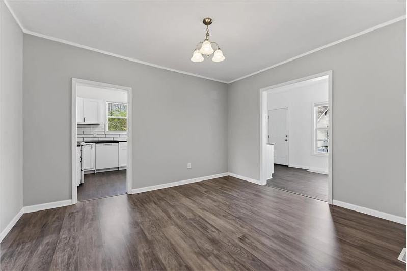 859 Greenwood Ave - Photo 5 of 14