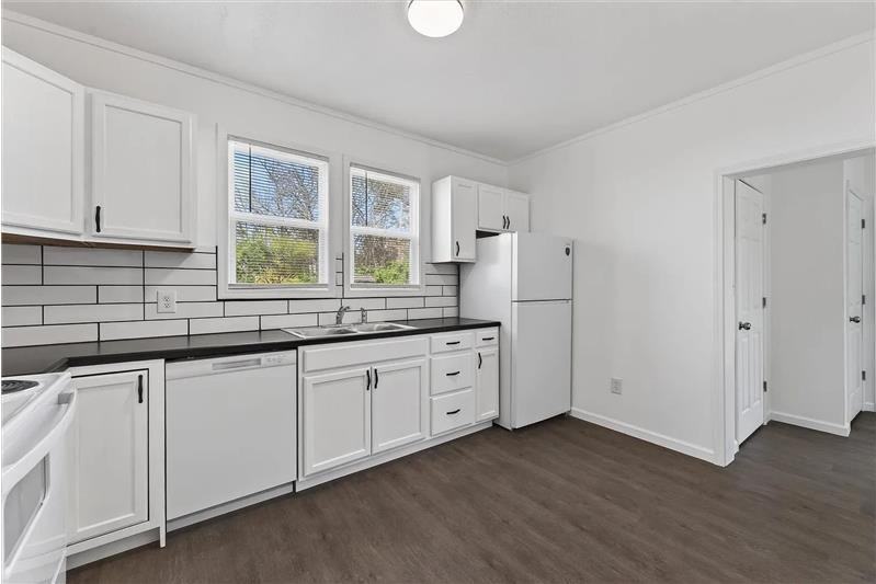 859 Greenwood Ave - Photo 6 of 14