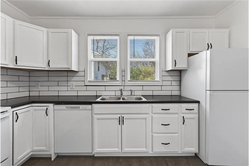 859 Greenwood Ave - Photo 7 of 14