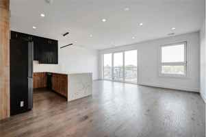 featured image of 3008 W Belmont Ave #2R