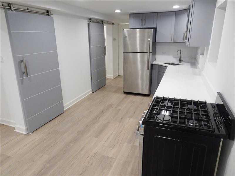 1505 N Rockwell St #G - Photo 3 of 16