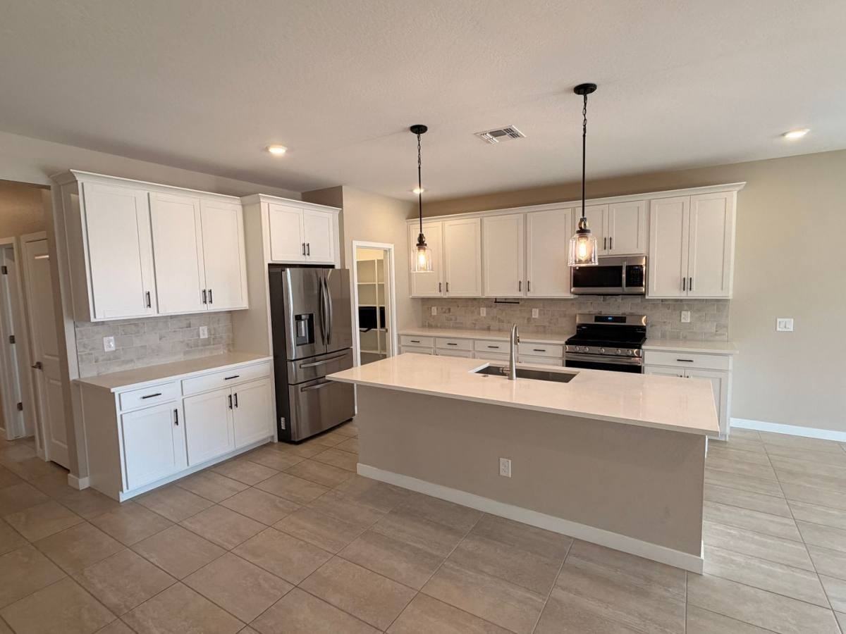 3463 S 175th Ln - Photo 3 of 10