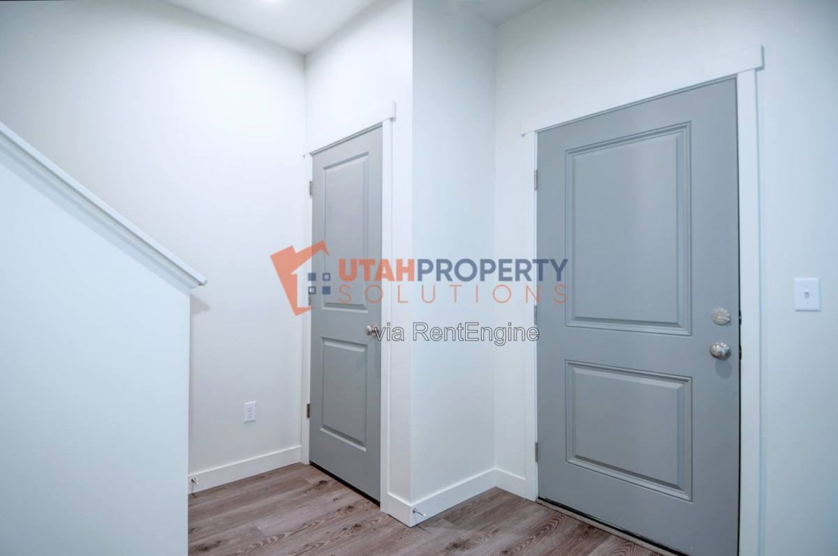 1046 W 430 S - Photo 3 of 10