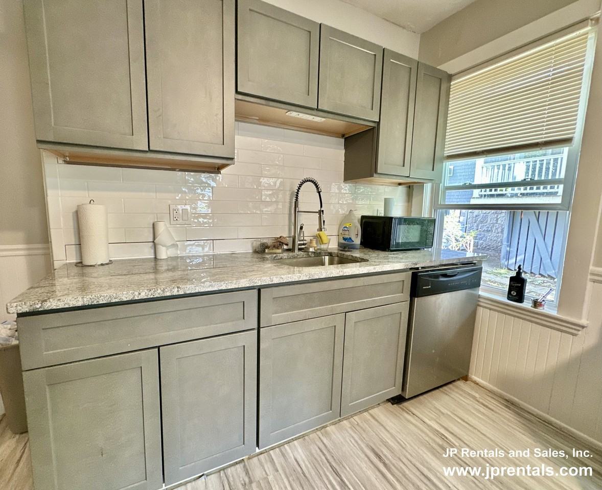 8 Parkton Rd #1 - Photo 3 of 11