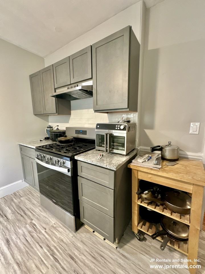 8 Parkton Rd #1 - Photo 4 of 11