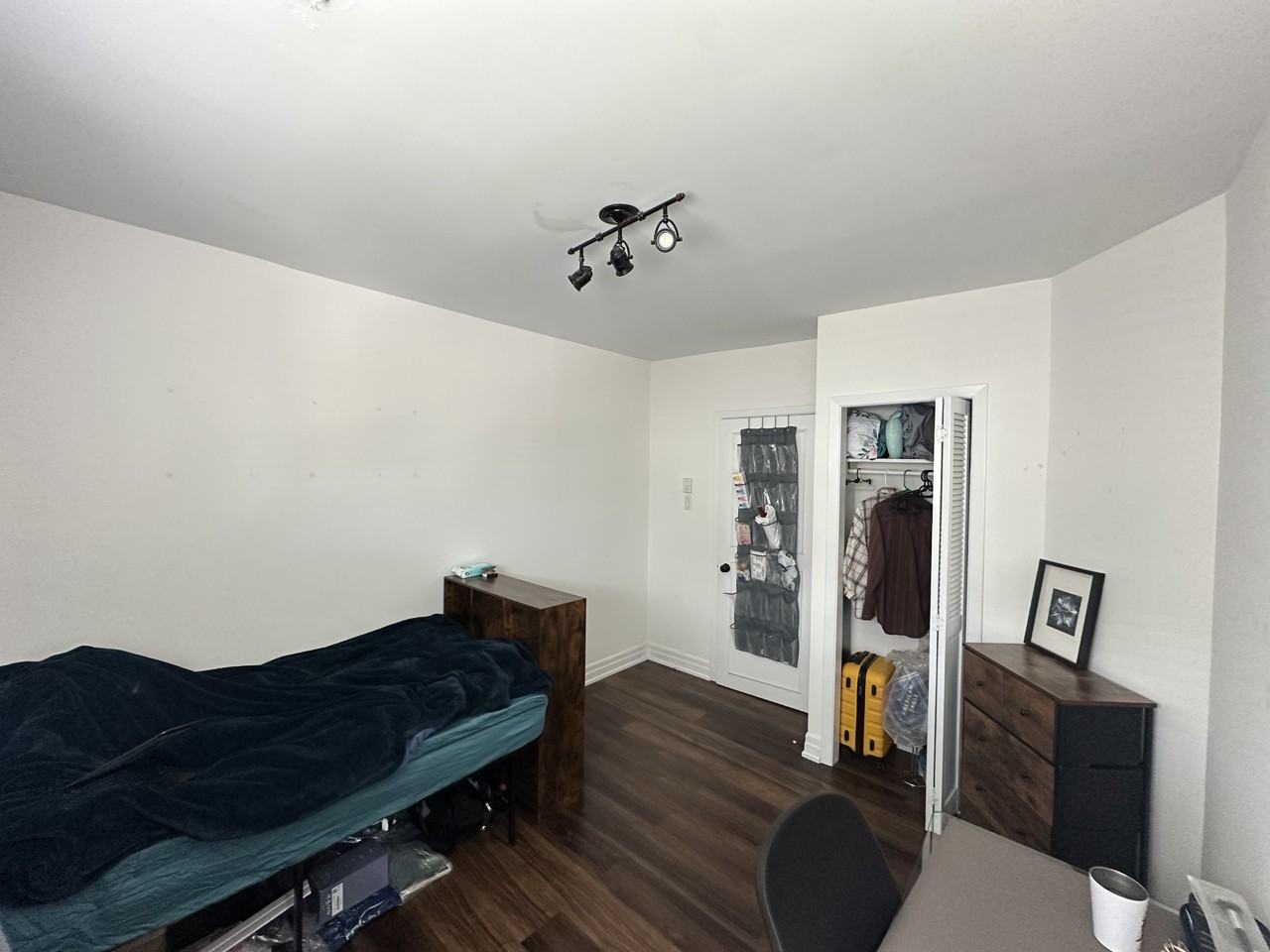 782 Ossington Ave - Photo 2 of 9