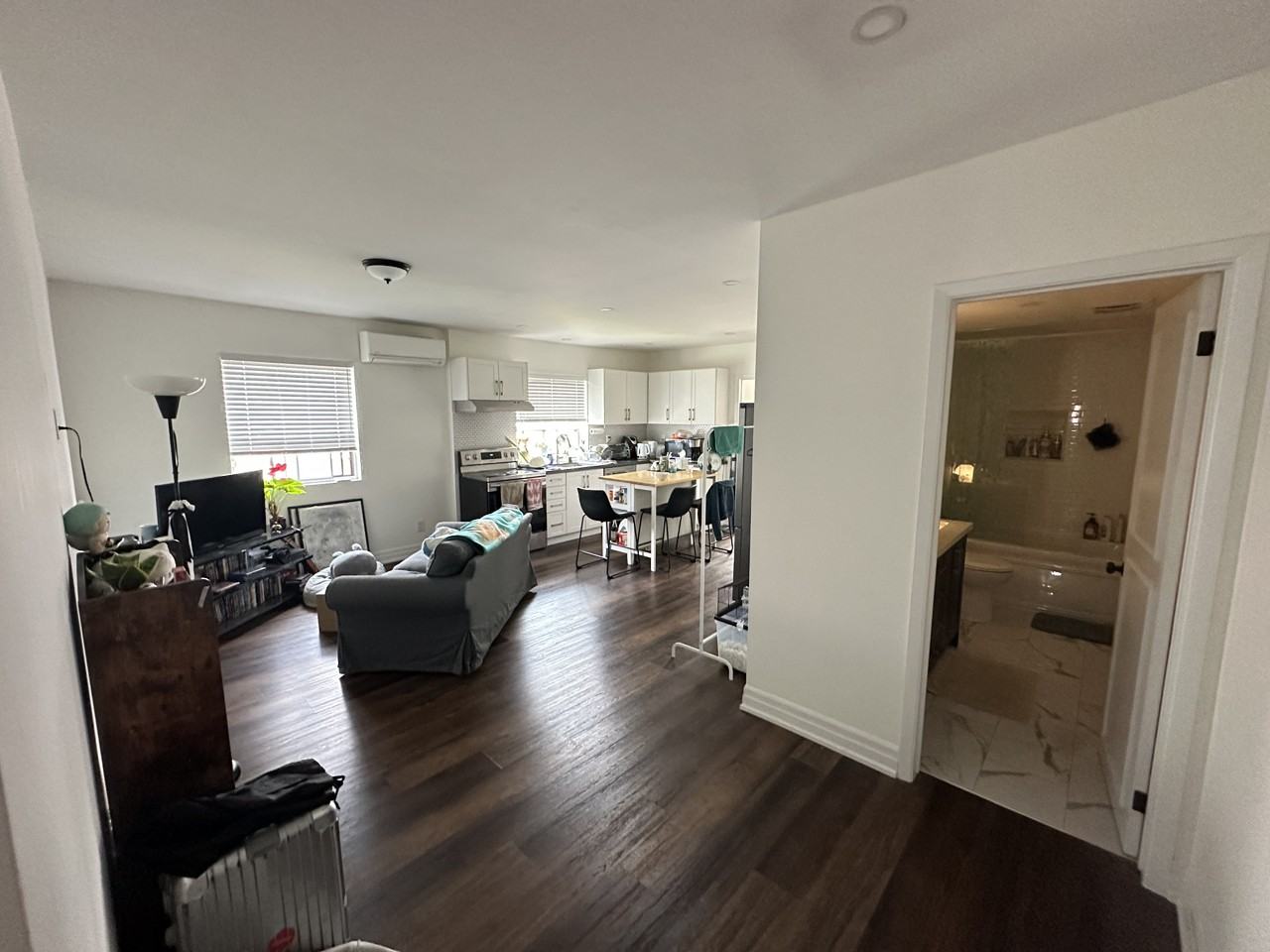 782 Ossington Ave - Photo 3 of 9
