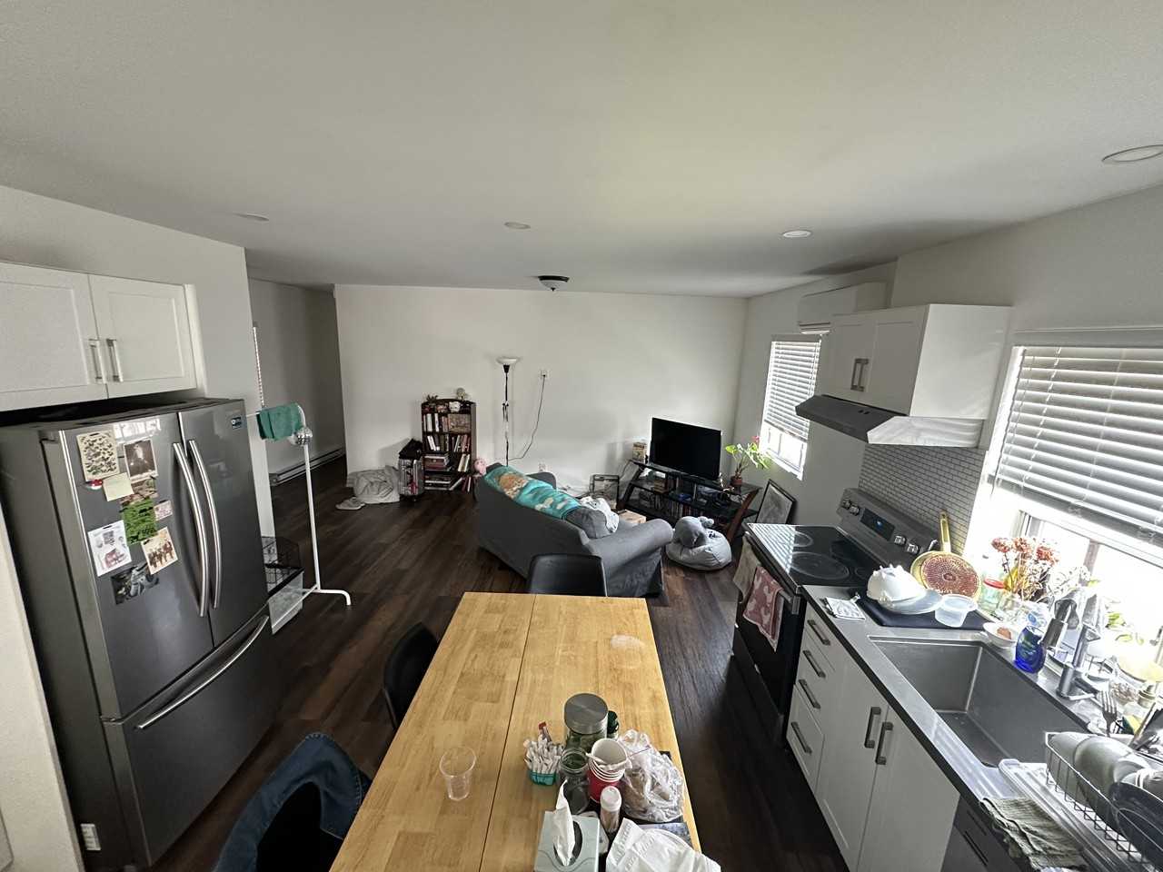 782 Ossington Ave - Photo 6 of 9