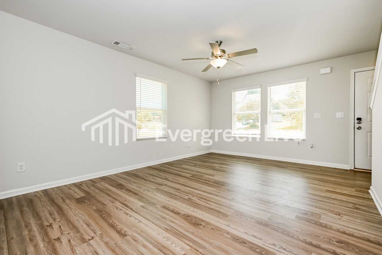 621 Stevens Pl - Photo 3 of 16