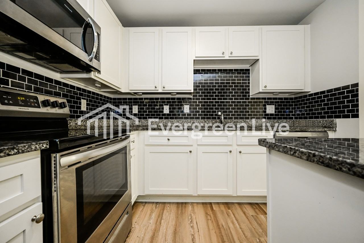 621 Stevens Pl - Photo 5 of 16