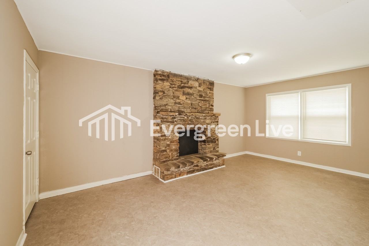 16105 E 32nd St S - Photo 3 of 15