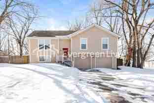 11024 N Kenwood Ave - Photo 1 of 1