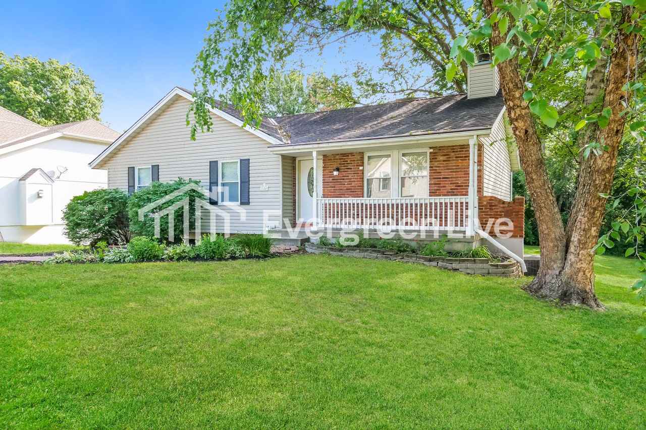 11449 N Wayne Ave - Photo 2 of 15