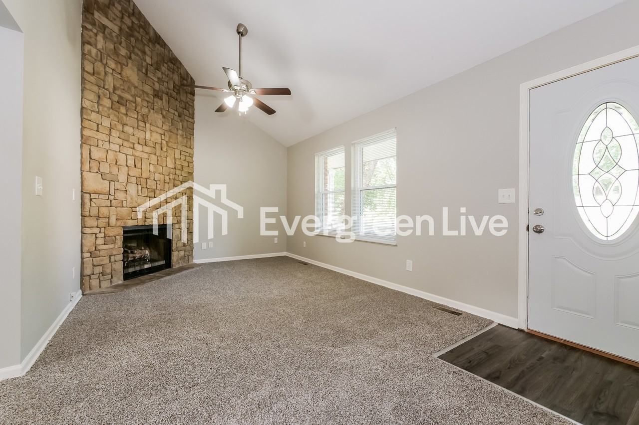 11449 N Wayne Ave - Photo 3 of 15