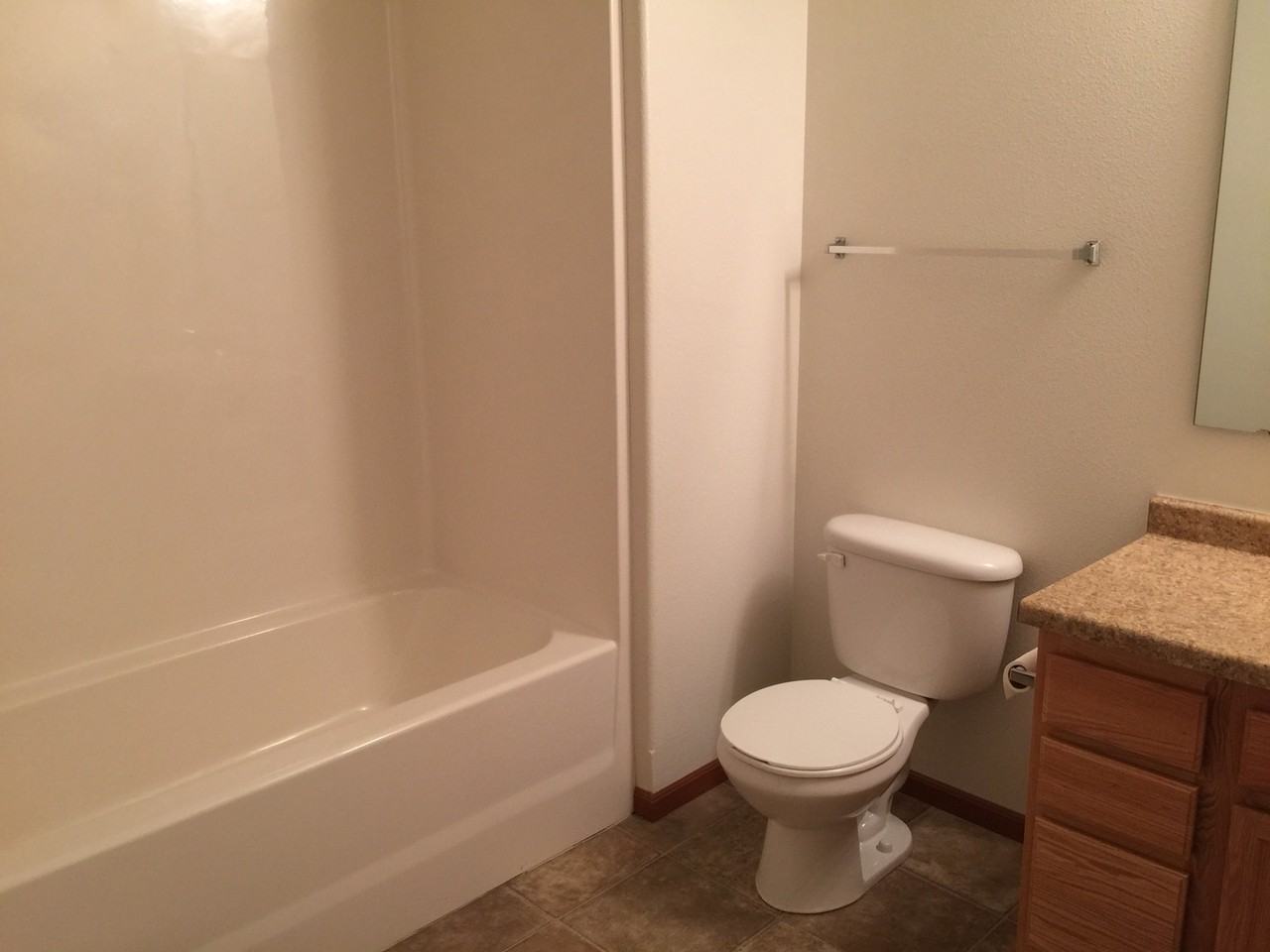 Dakota Creek Apartments - Photo 3 of 22