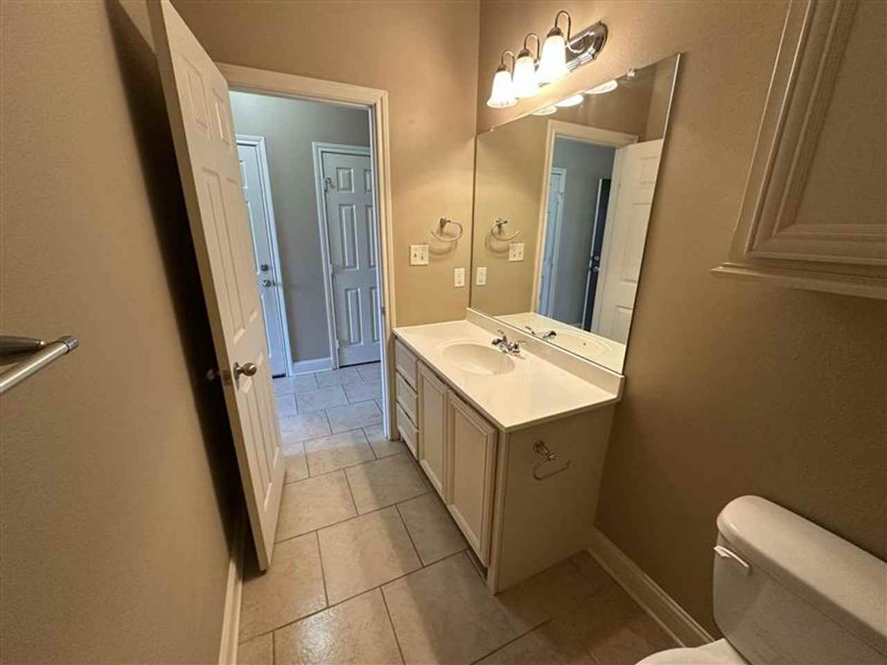 3944 Mobley Ln - Photo 7 of 26