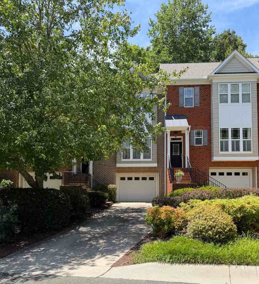 104 Rose Walk Ln