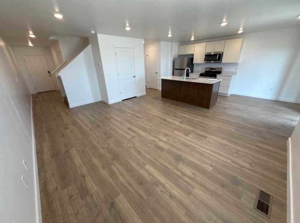 222 E Glencoe Dr - Photo 4 of 21