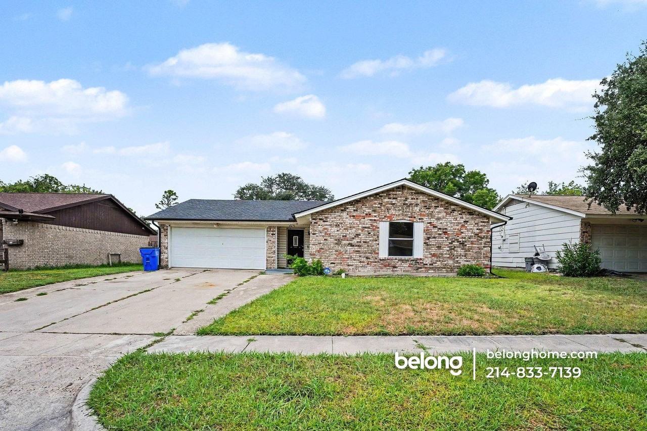 423 Southlake Dr - Photo 2 of 17