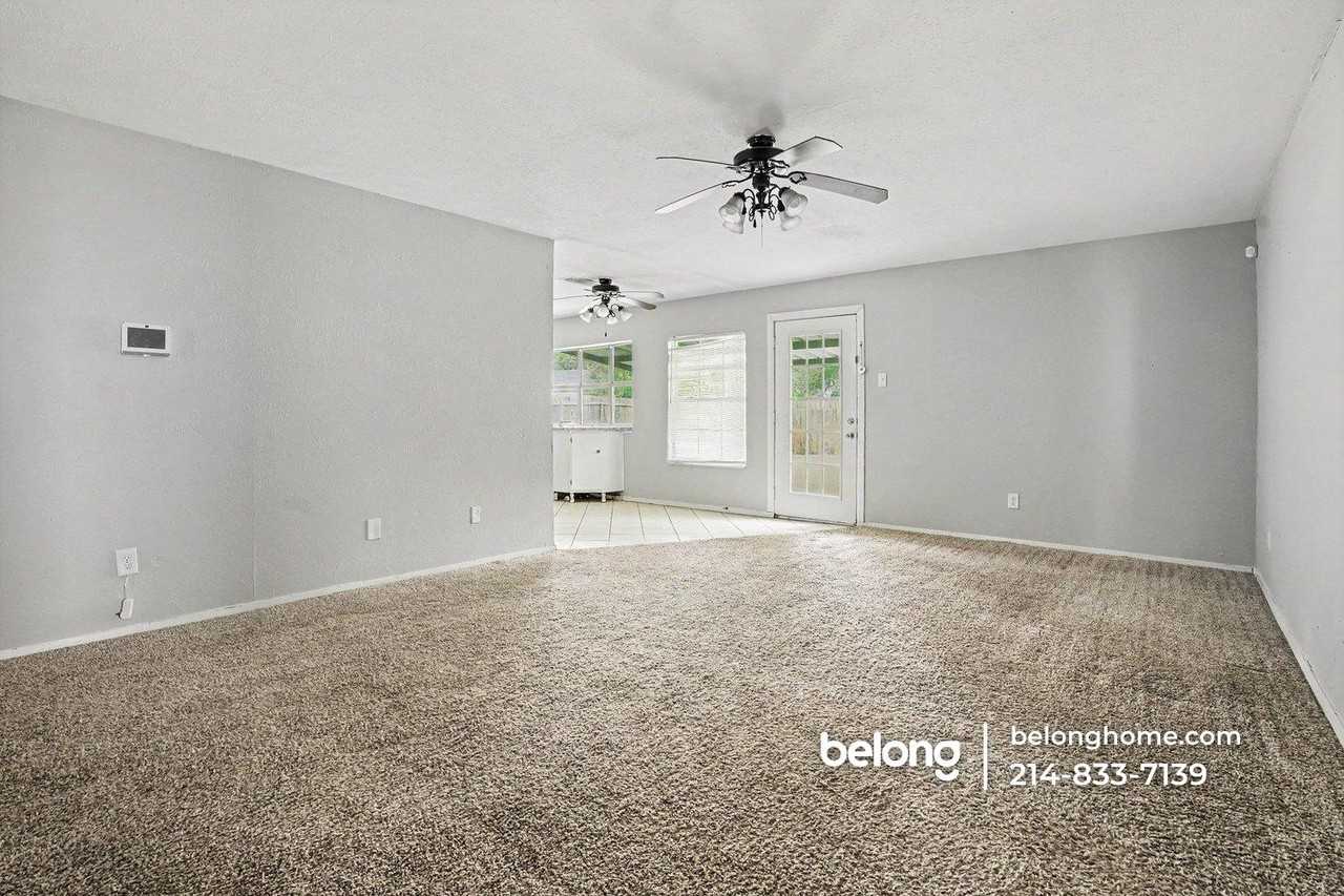 423 Southlake Dr - Photo 5 of 17