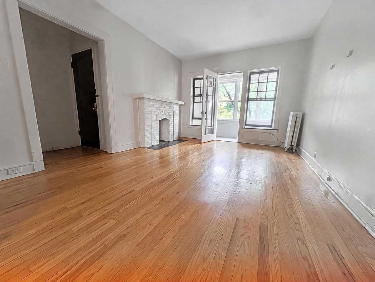 1304 W Rosemont Ave - Photo 3 of 19