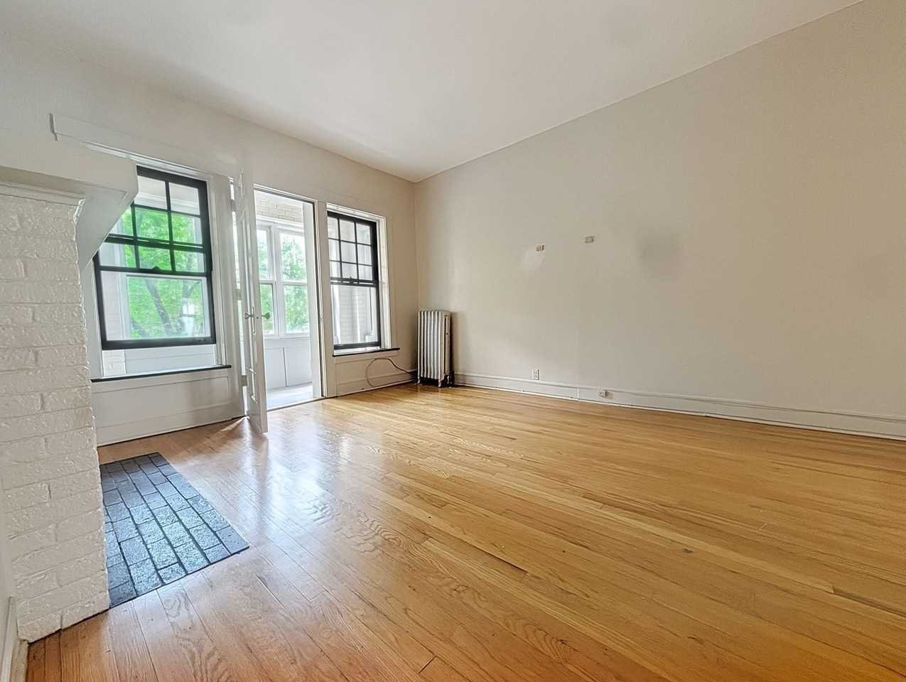 1304 W Rosemont Ave - Photo 4 of 19