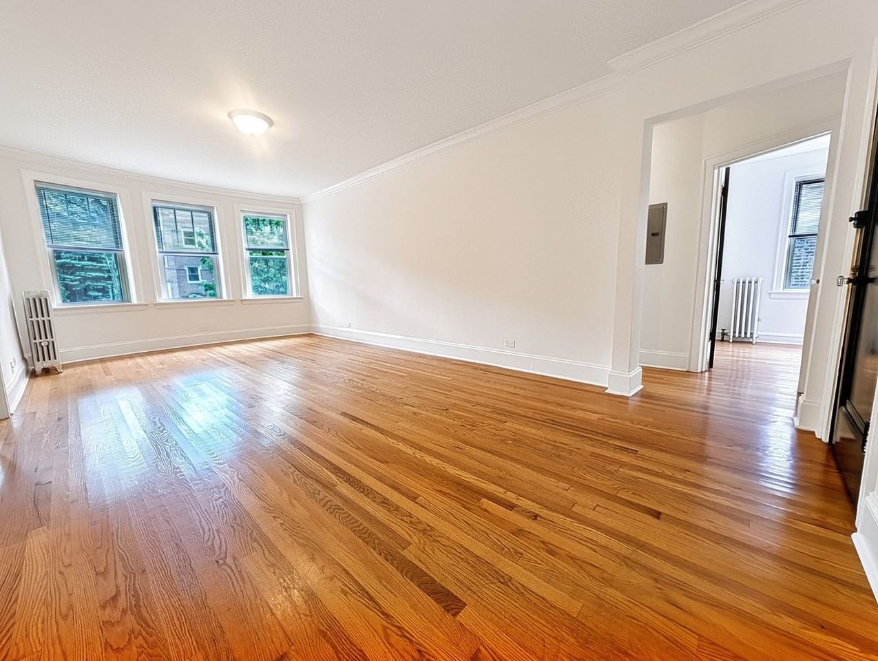 6638 N Glenwood Ave - Photo 3 of 16