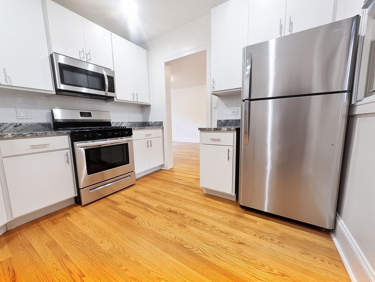 6638 N Glenwood Ave - Photo 7 of 16