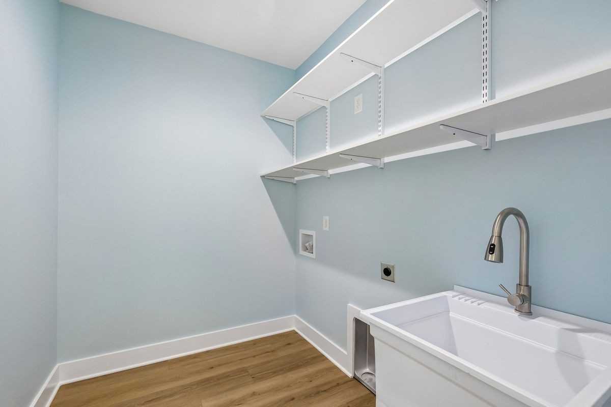 112 Rogers Ave - Photo 5 of 50